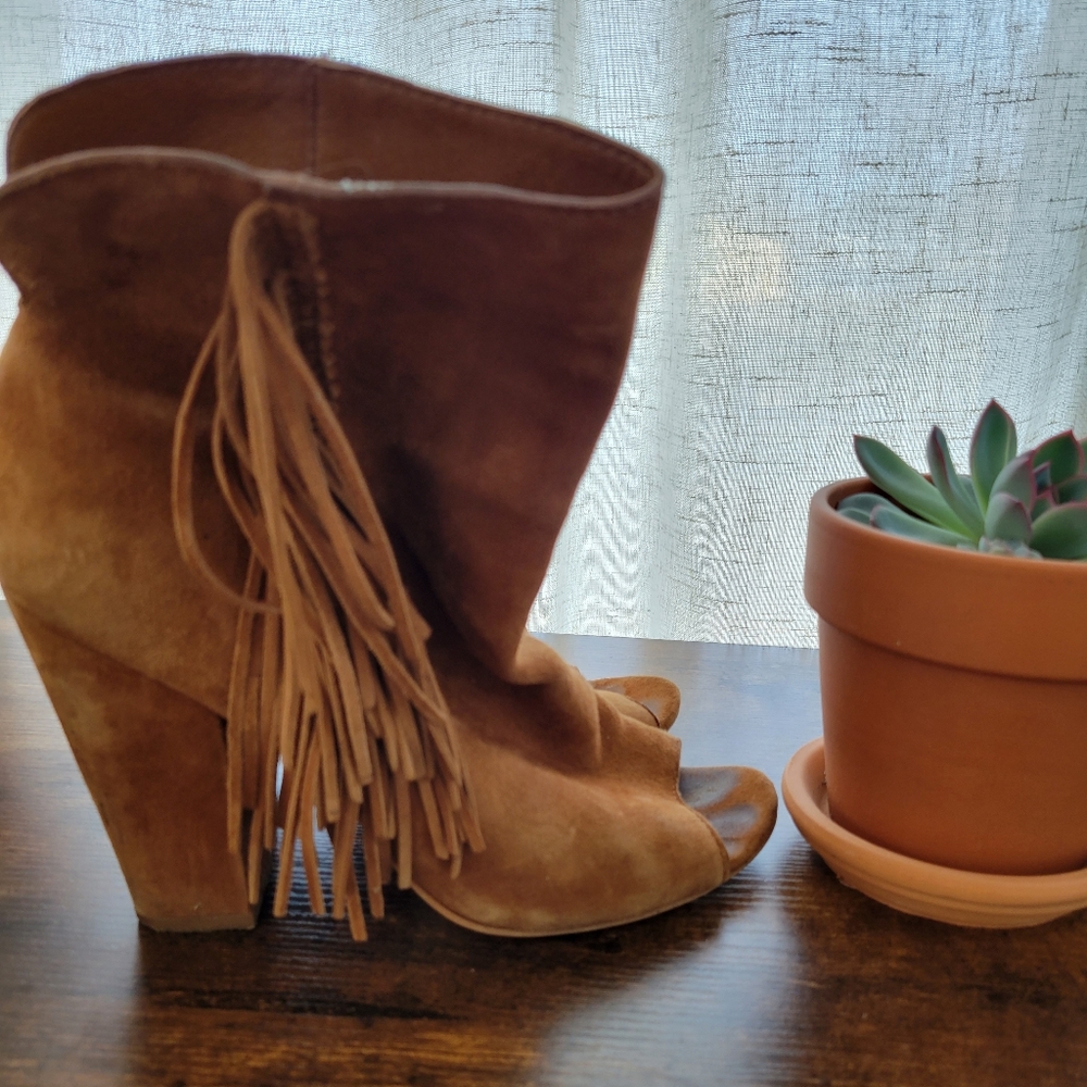 Dolce Vita Tan Fringe Booties 8 ✌️